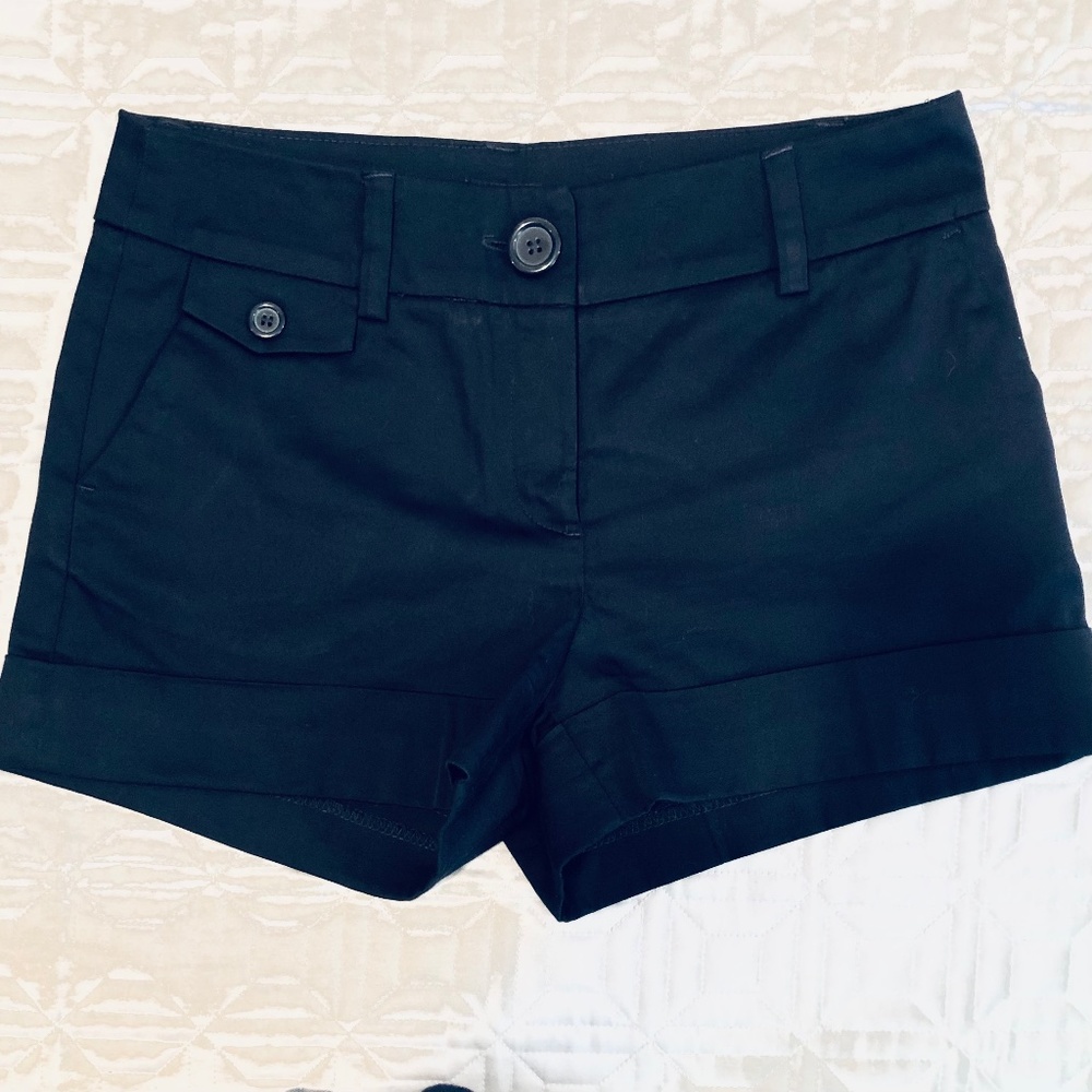 Cuffed Flat Waist Hot Pants